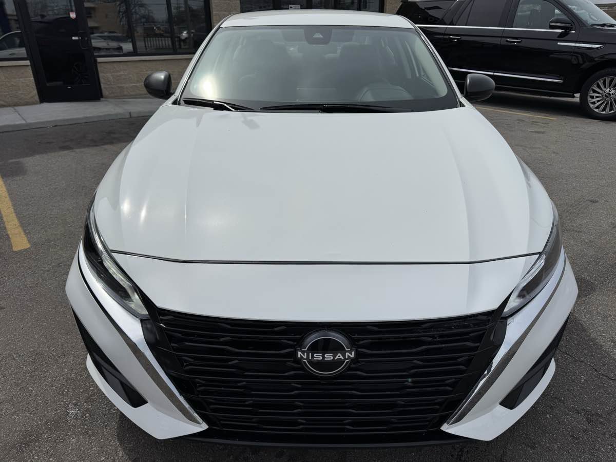 Used 2025 Nissan Altima 2.5 SV image 2