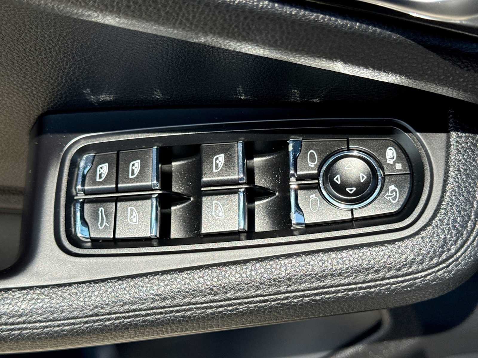 Used 2018 Porsche Macan S AWD/4WD image 16