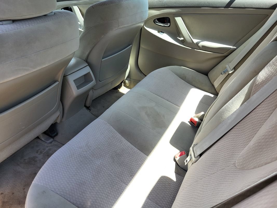 Used 2010 Toyota Camry LE FWD image 30