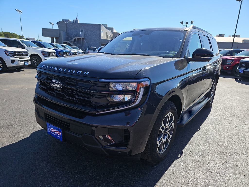 New 2025 Ford Expedition Active image 4