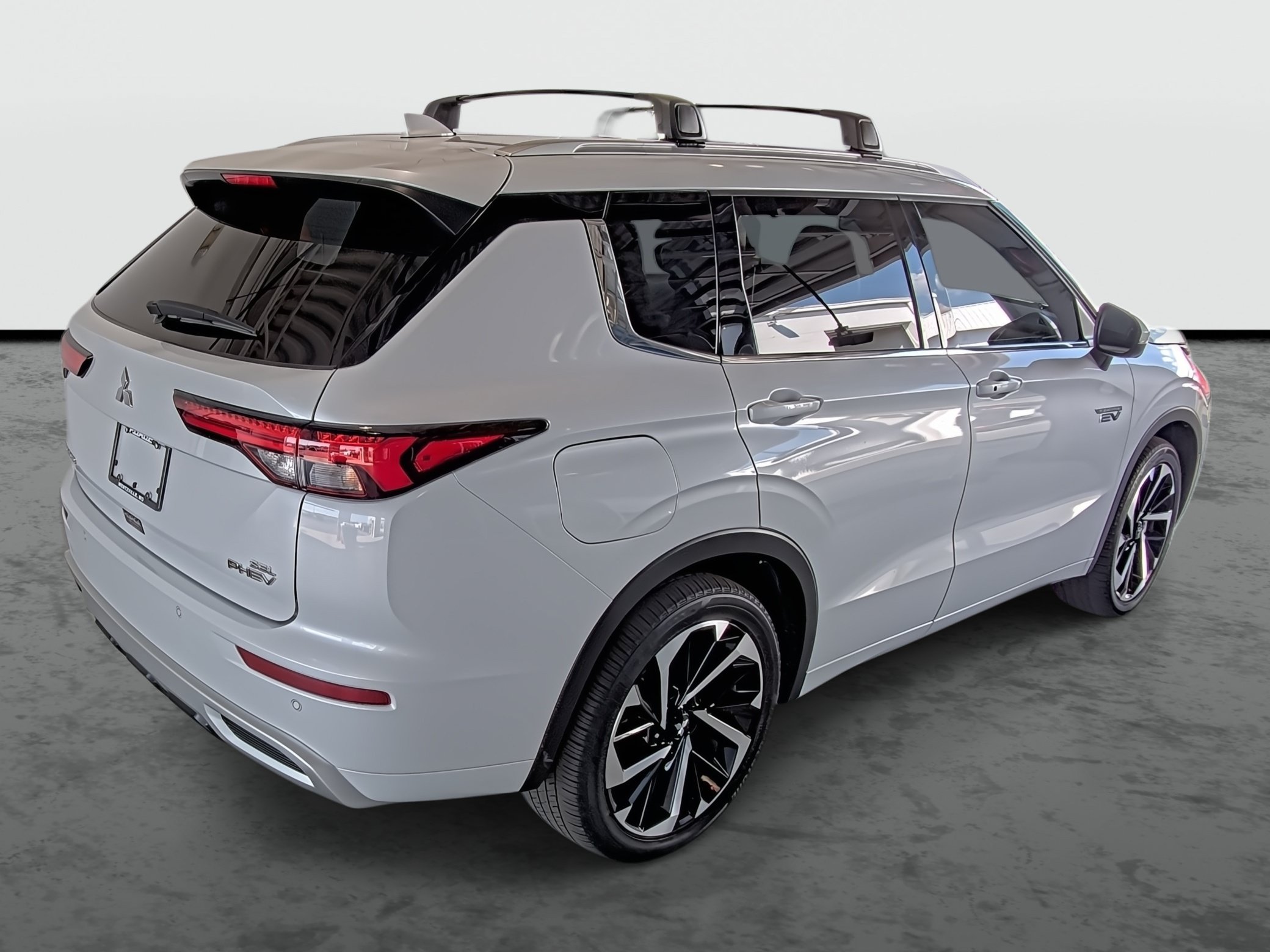 Used 2024 Mitsubishi Outlander 4WD Plug-In Hybrid image 4