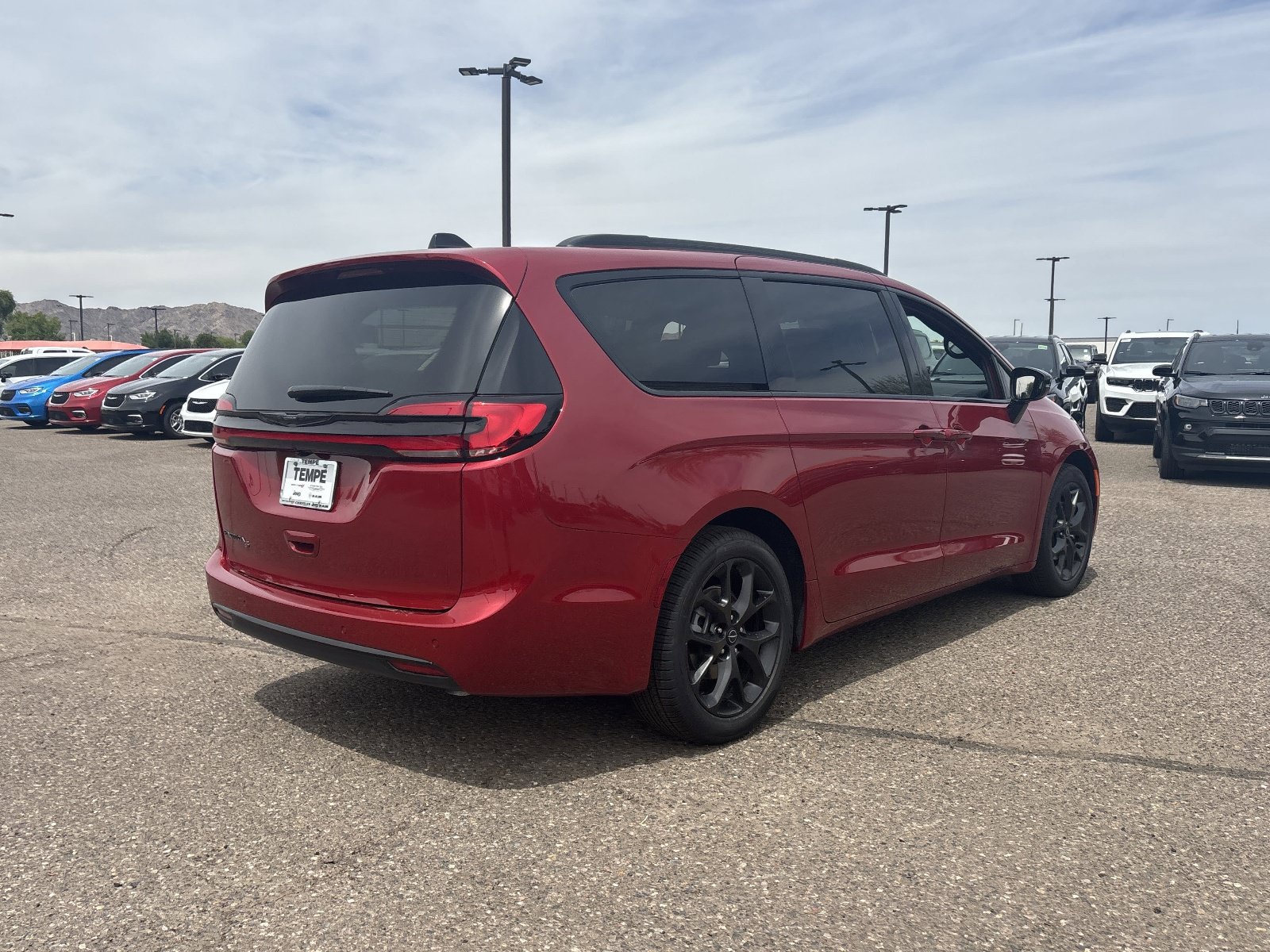 New 2026 Chrysler Pacifica Select w/ S Appearance Package FWD image 4