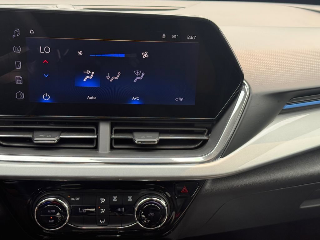 Used 2025 Chevrolet Trax LT FWD image 15
