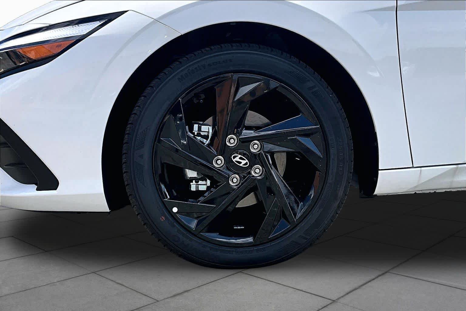 New 2026 Hyundai Elantra SEL Sport FWD image 9