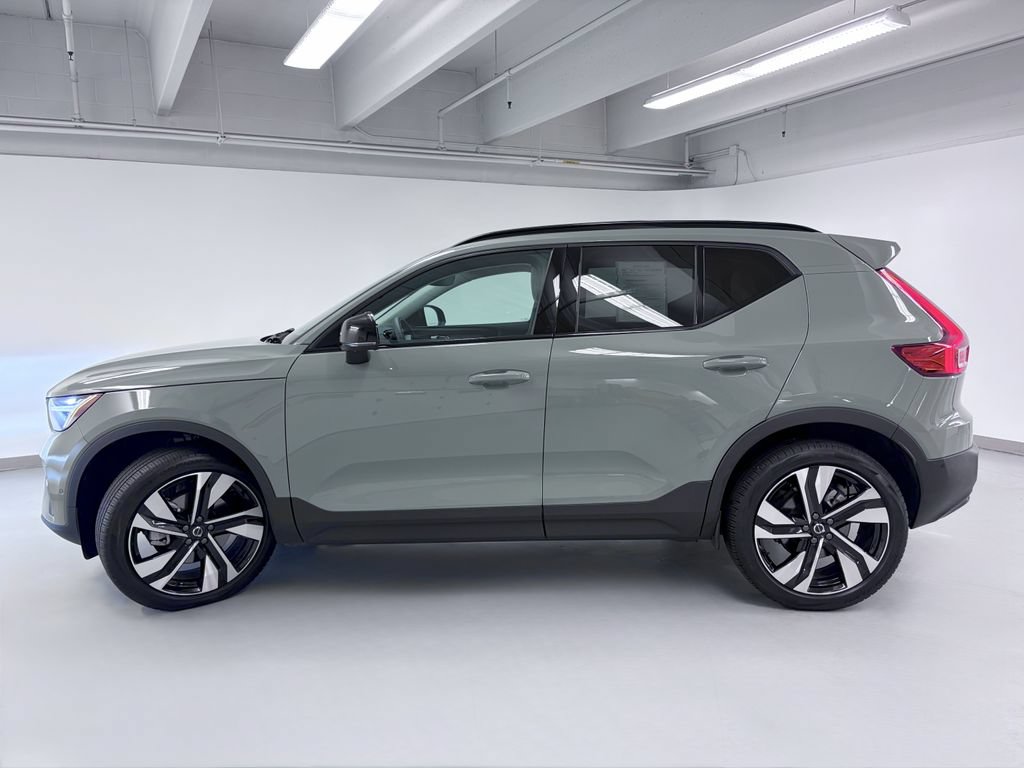 Used 2025 Volvo XC40 B5 Ultra w/ Climate Package AWD/4WD image 4