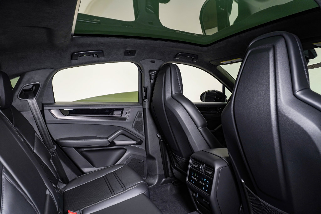 New 2026 Porsche Cayenne GTS AWD/4WD image 16