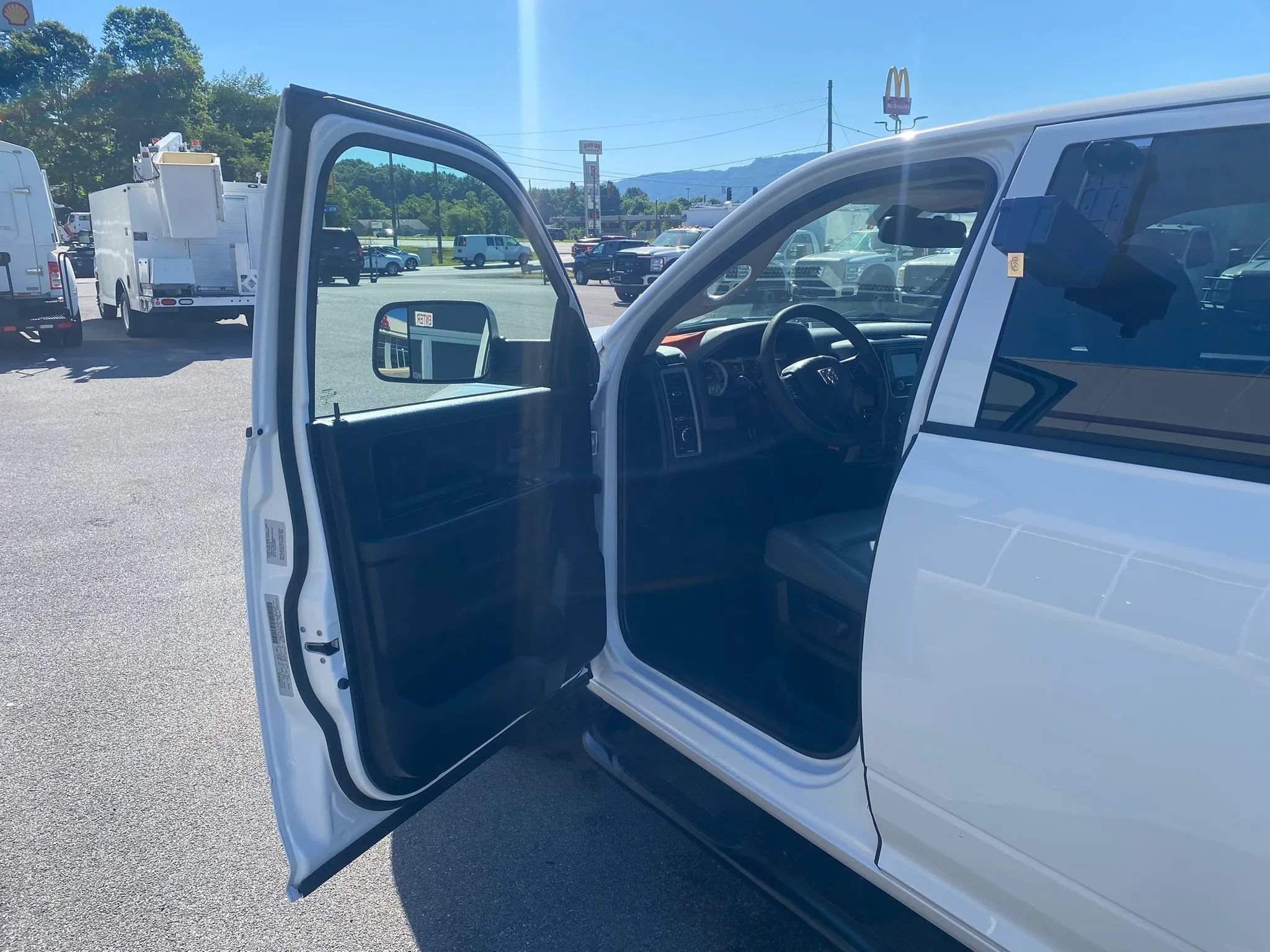 Used 2016 RAM 1500 ST AWD/4WD image 8