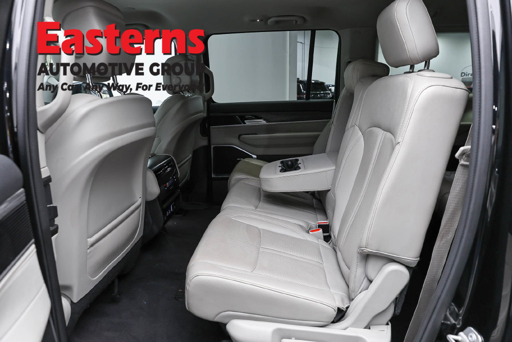 Used 2024 Jeep Wagoneer L Series II RWD image 26