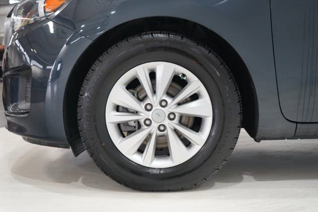 Used 2017 Kia Sedona LX image 13