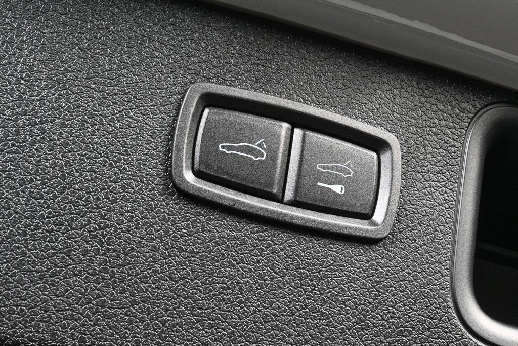 Certified 2026 Porsche Macan AWD/4WD image 32