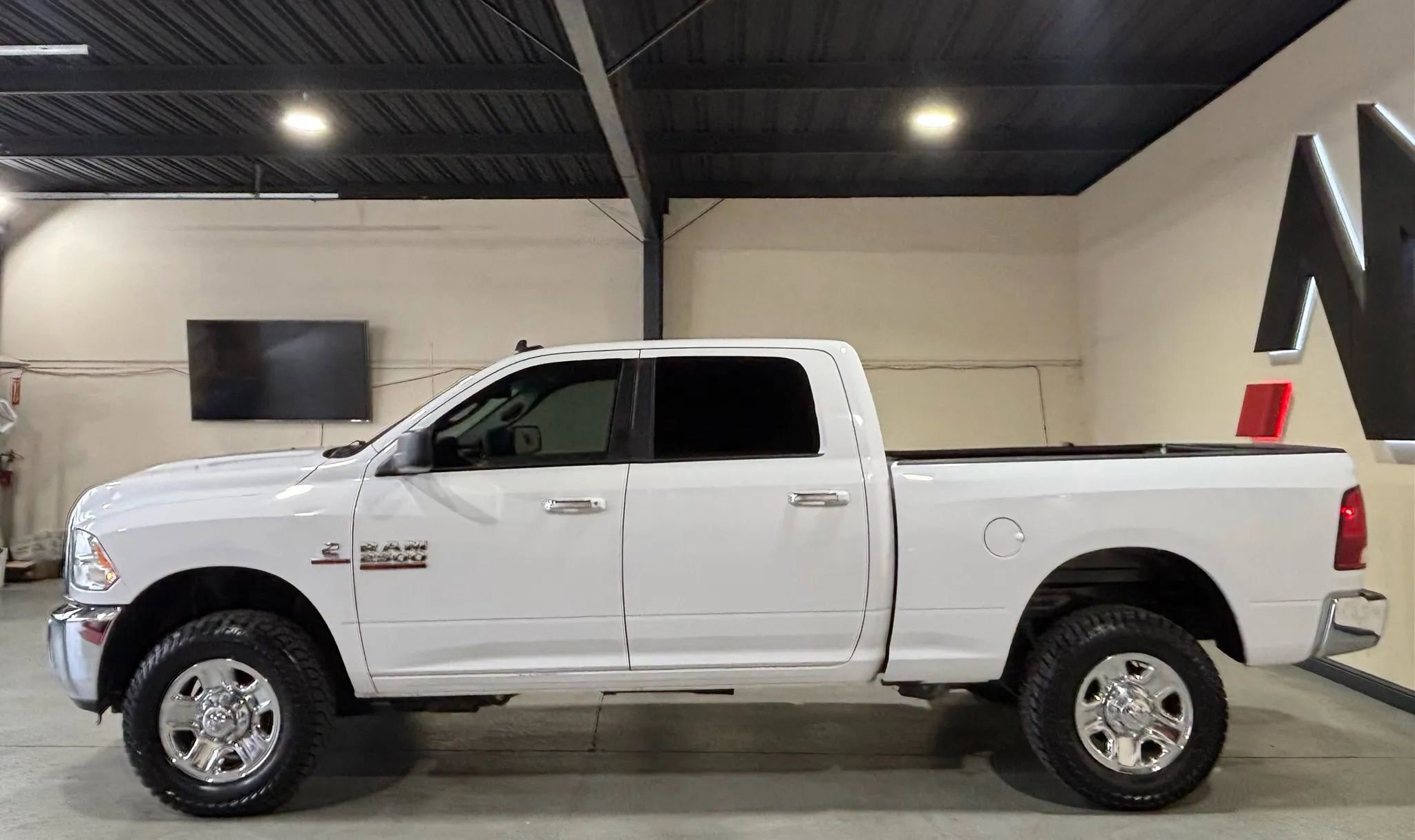 Used 2018 RAM 2500 SLT AWD/4WD image 5