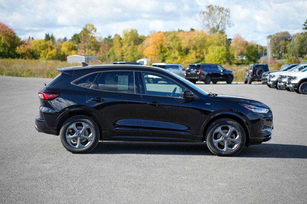 Used 2023 Ford Escape ST-Line Select w/ Tech Pack #1 AWD/4WD image 4