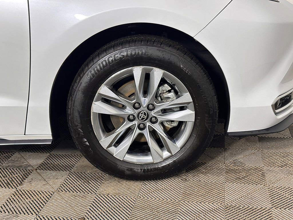 Used 2024 Toyota Sienna Limited FWD image 24