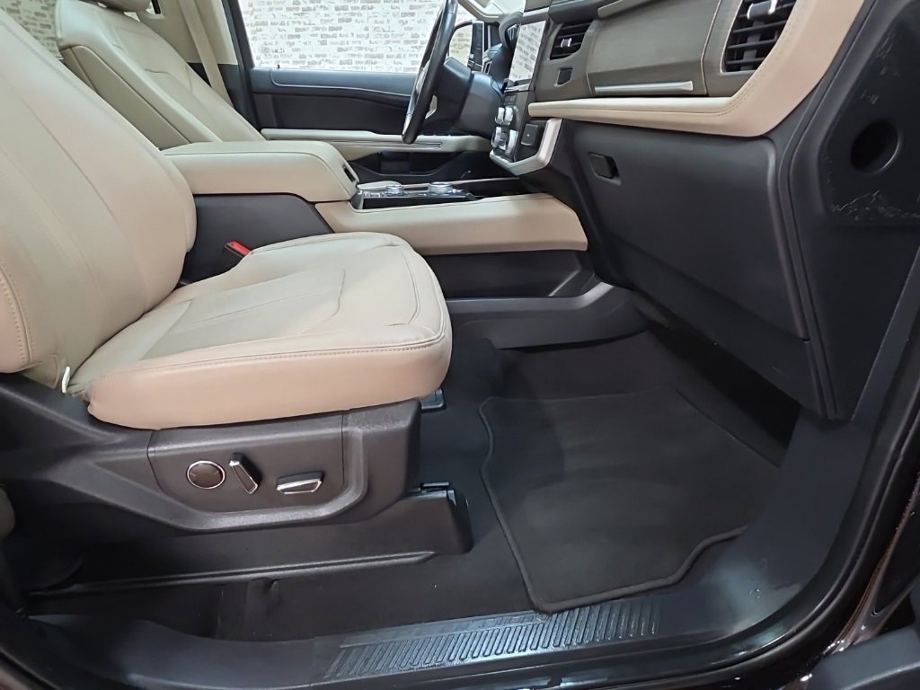 Used 2024 Ford Expedition Max Limited image 11