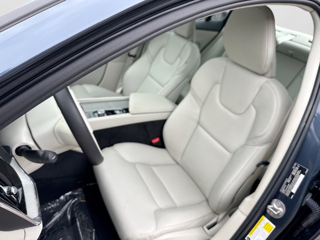 Certified 2025 Volvo S60 B5 Plus AWD/4WD image 16