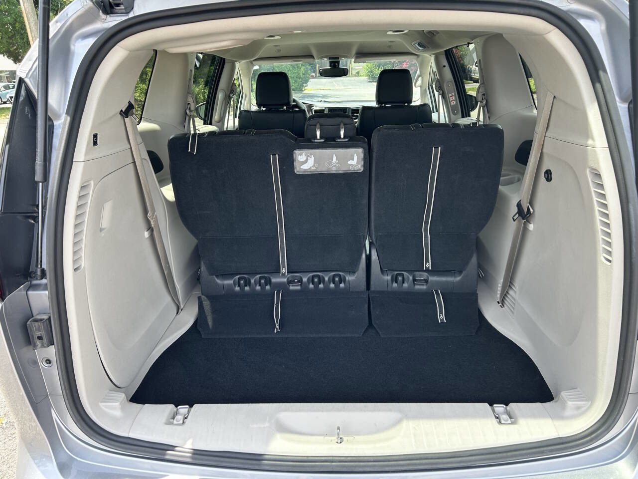 Used 2020 Chrysler Voyager Lxi image 8