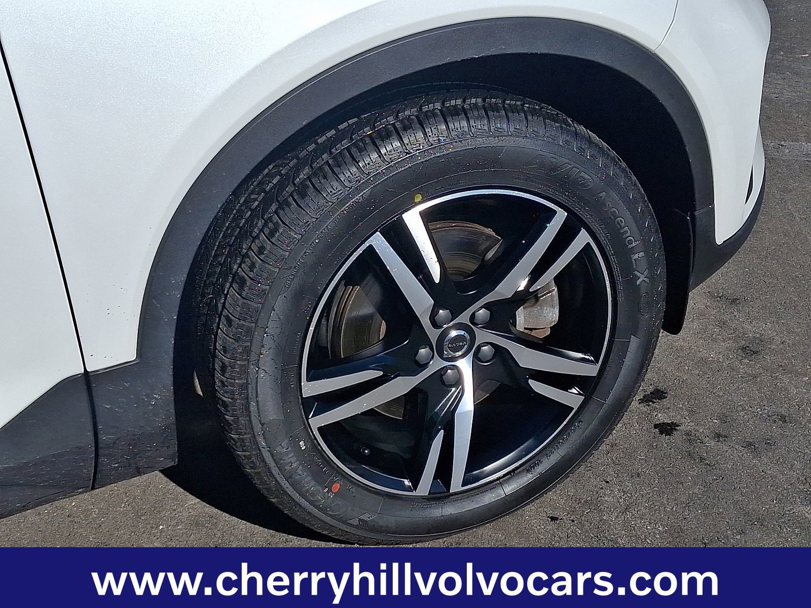 Certified 2023 Volvo XC40 B5 Core w/ Climate Package image 9