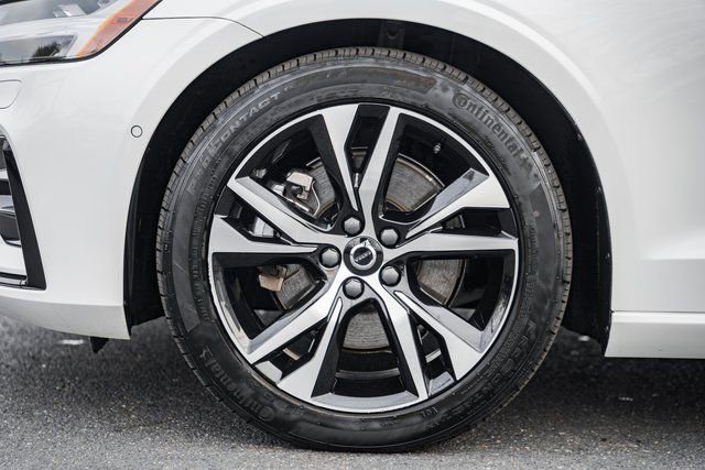 Certified 2024 Volvo S60 B5 Plus image 17