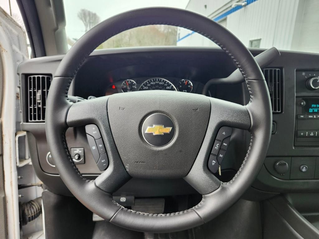 Used 2022 Chevrolet Express 3500 w/ Power Convenience Package RWD image 17
