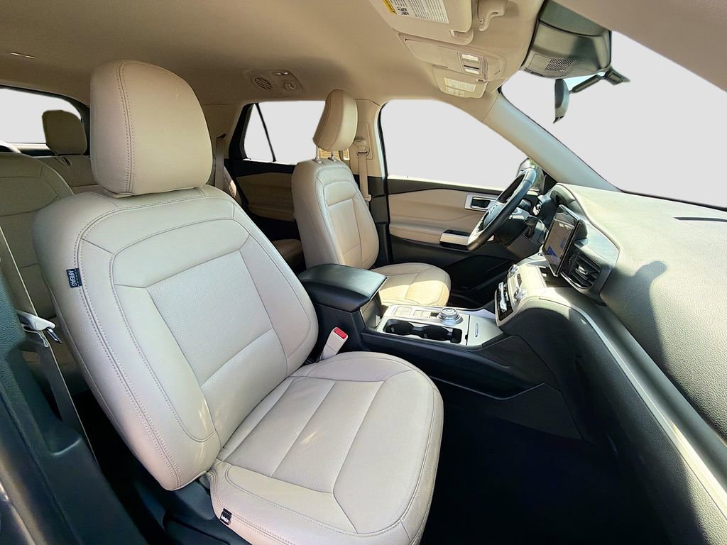Used 2021 Ford Explorer XLT image 28