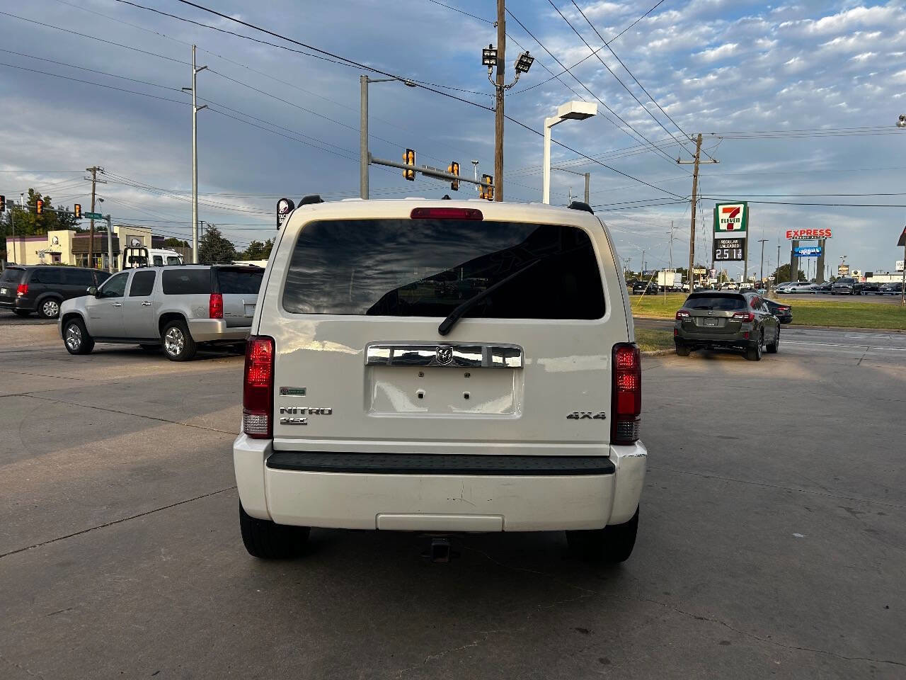 Used 2007 Dodge Nitro SLT image 4