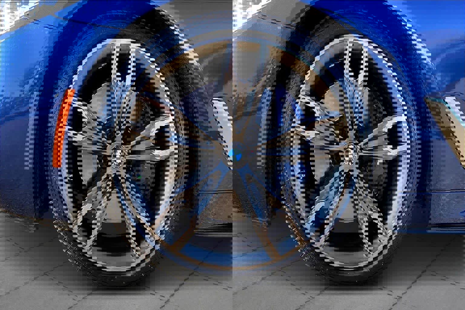 Used 2020 BMW M550i xDrive w/ Dynamic Handling Package image 11