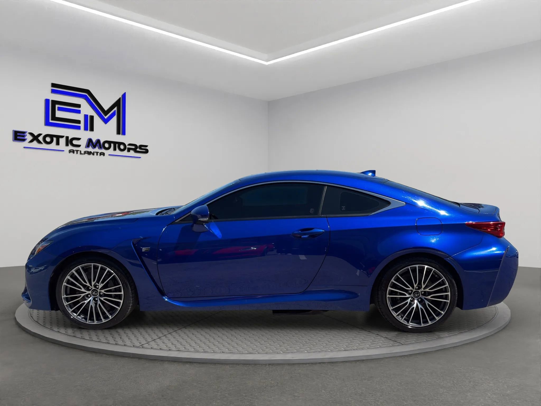 Used 2015 Lexus RC F w/ Premium Package RWD image 2