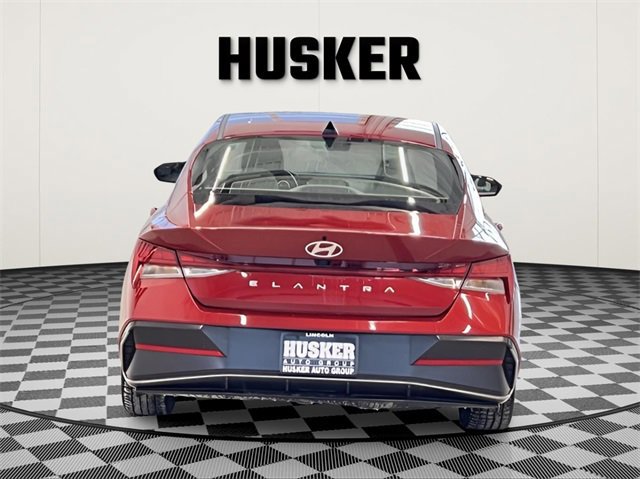 Used 2025 Hyundai Elantra SEL image 4