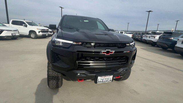 Used 2025 Chevrolet Colorado ZR2 w/ Midnight Edition image 3