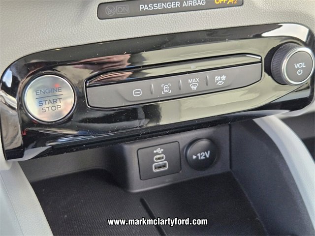 New 2025 Ford Escape SE image 19