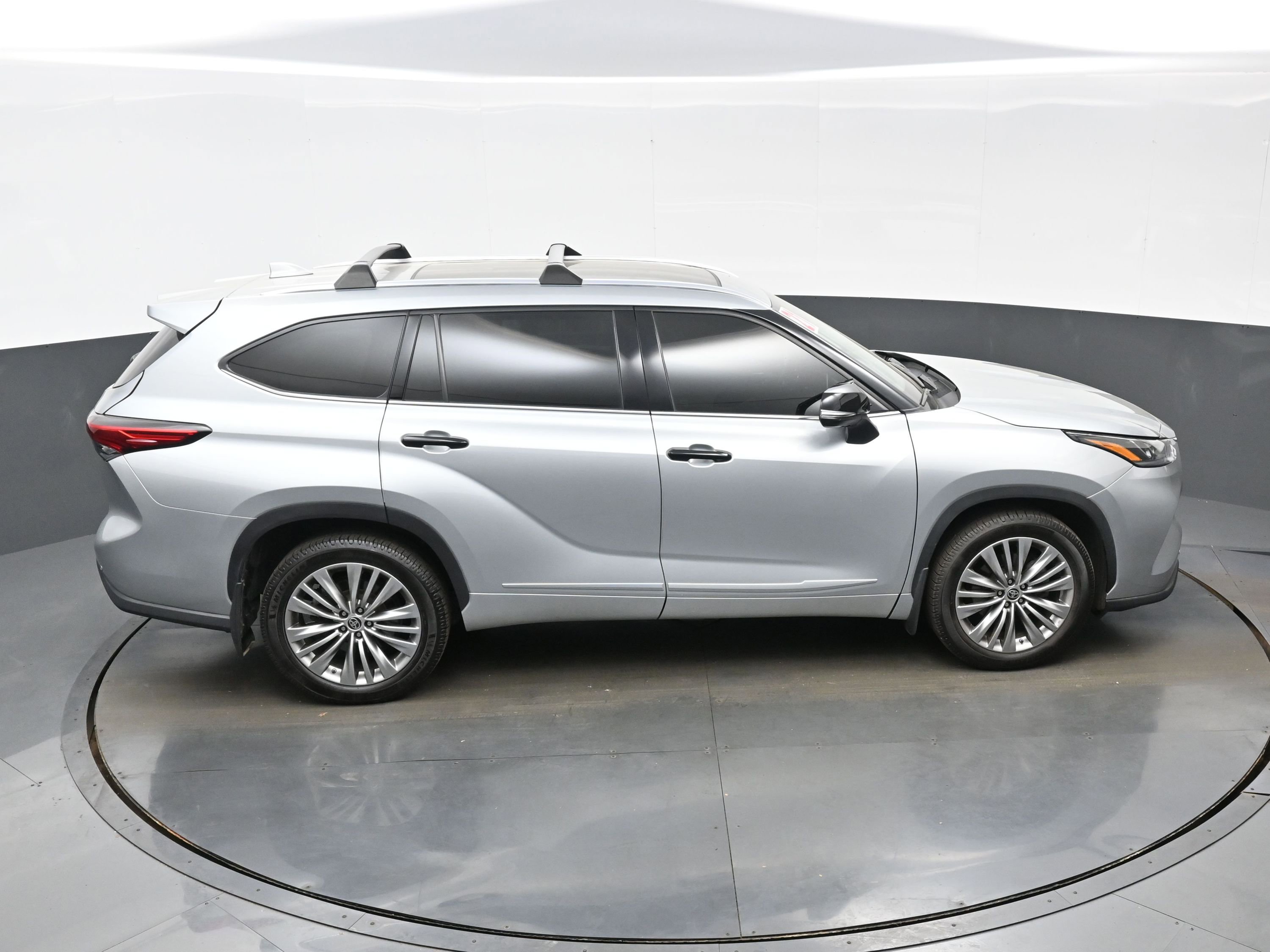 Used 2021 Toyota Highlander Platinum AWD/4WD image 42