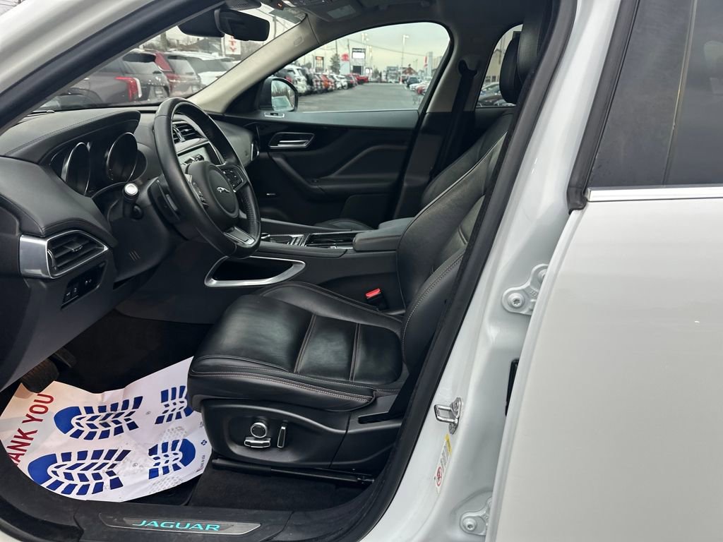 Used 2020 Jaguar F-PACE Prestige image 9