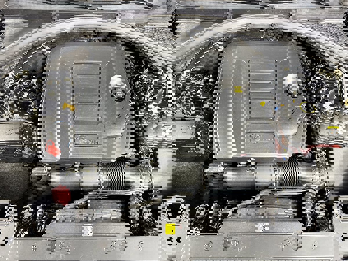 Used 2019 Land Rover Range Rover Velar S image 38