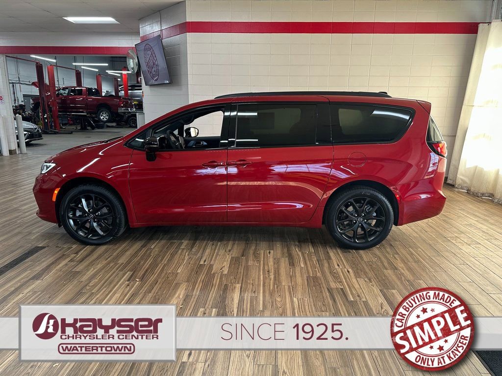 New 2026 Chrysler Pacifica Limited w/ S Appearance Package image 2