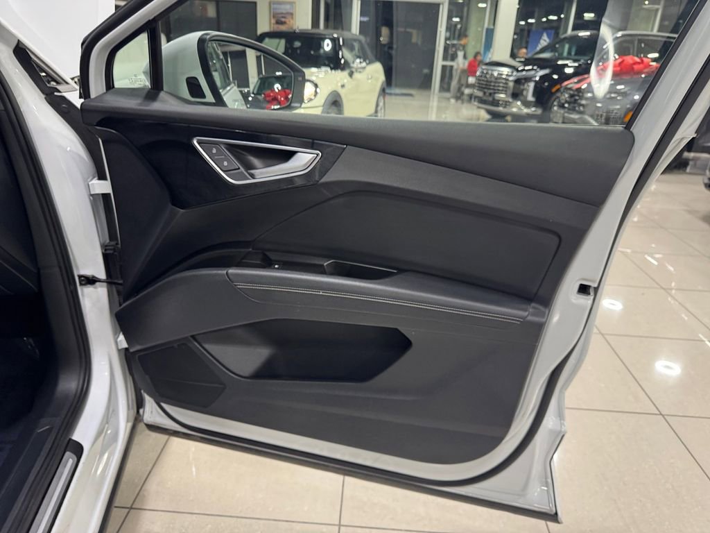 Used 2022 Audi Q4 e-tron Prestige image 27