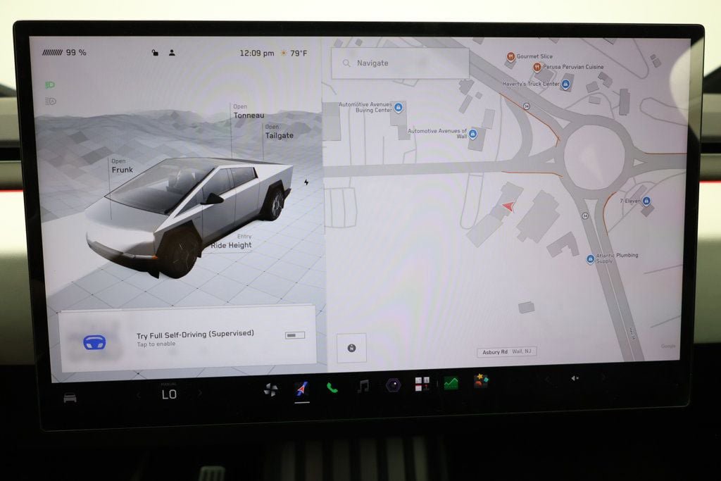 Used 2024 Tesla Cybertruck AWD Crew Cab image 23
