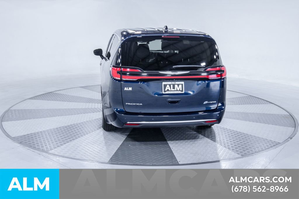 Used 2024 Chrysler Pacifica Select image 9