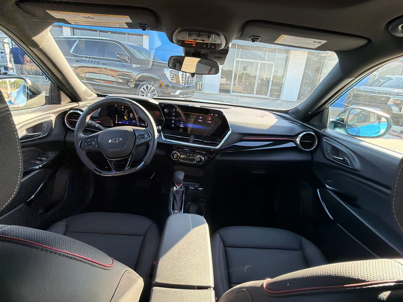 Used 2026 Chevrolet Trax RS w/ Sunroof Package FWD image 30