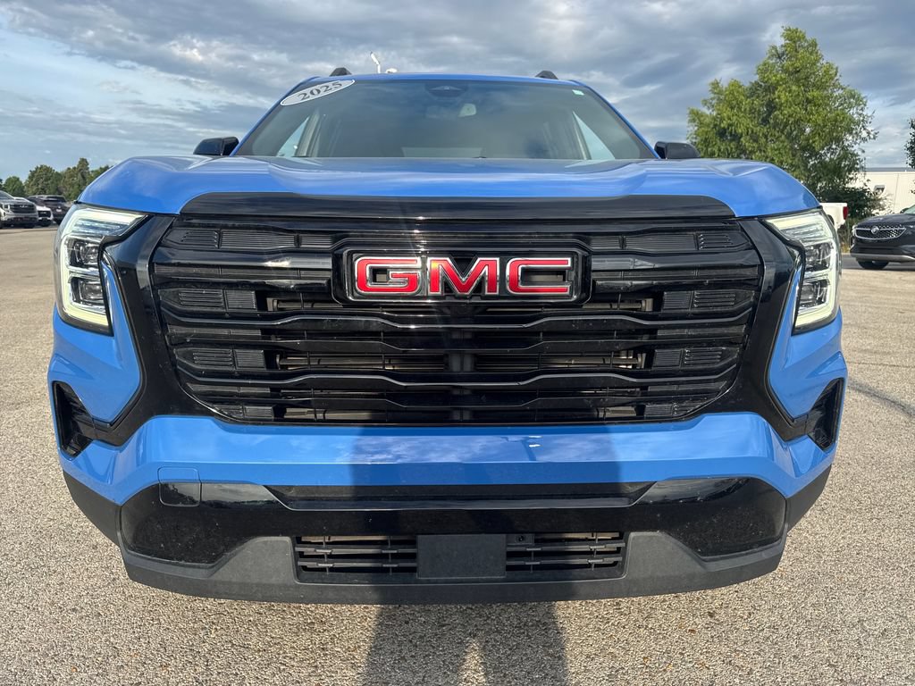 Used 2025 GMC Terrain Elevation w/ Black Edition AWD/4WD image 11