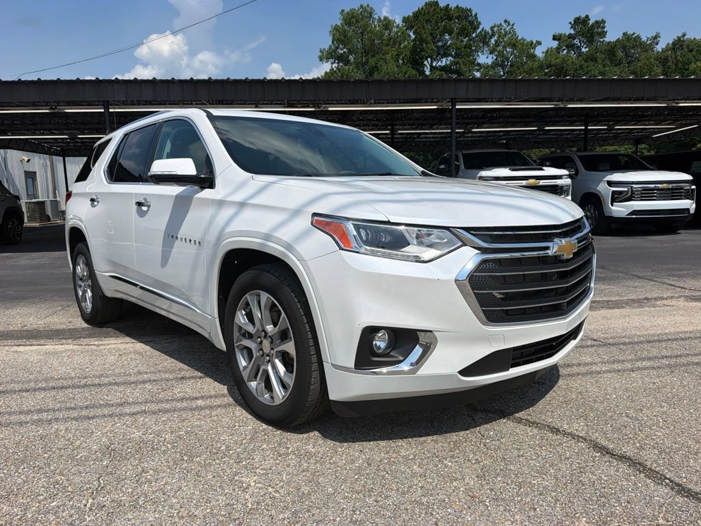 Used 2020 Chevrolet Traverse Premier FWD image 3