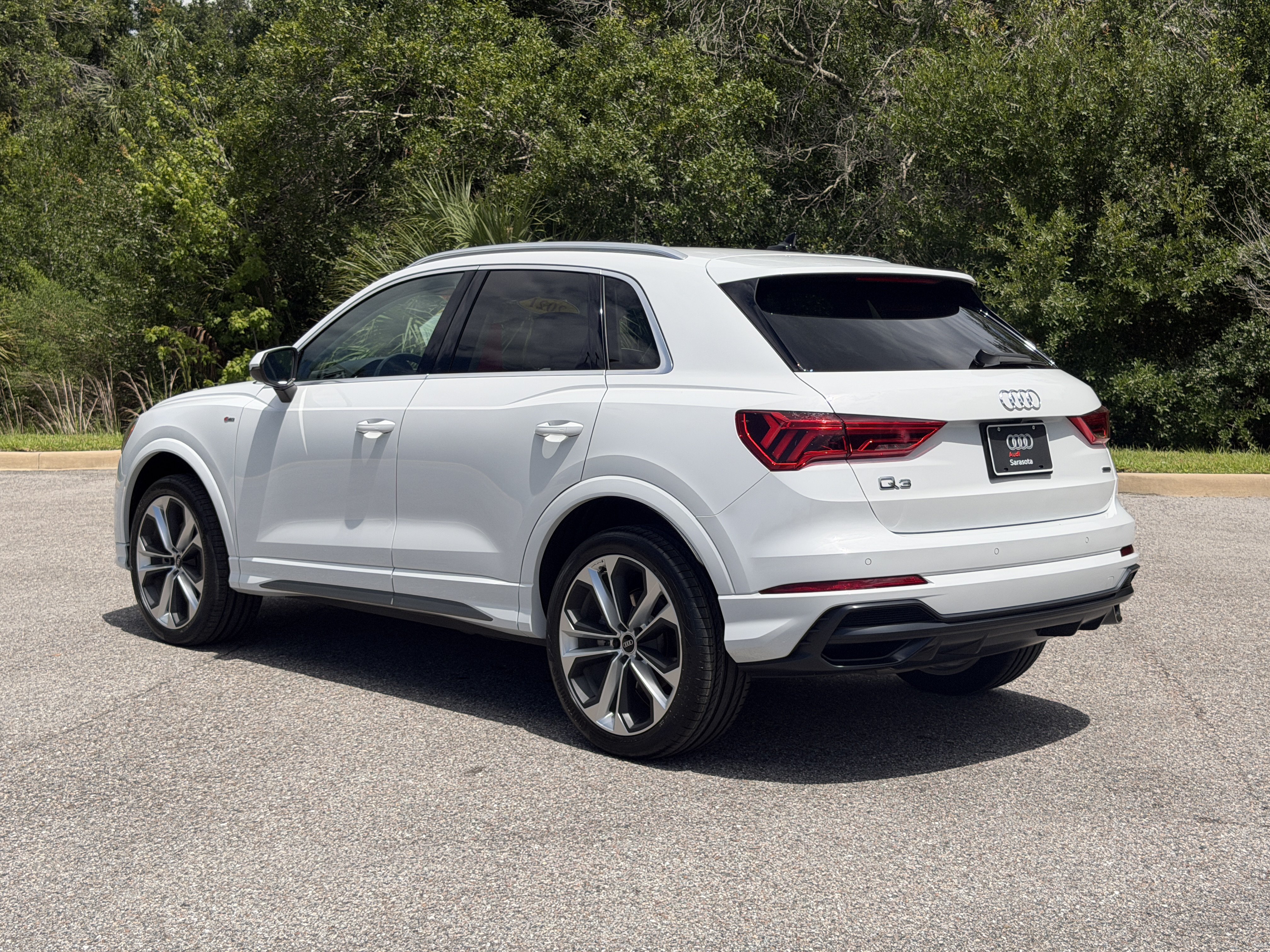 Used 2021 Audi Q3 2.0T Premium w/ Convenience Package AWD/4WD image 5