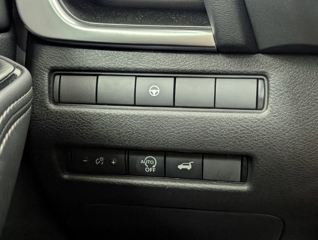 Used 2023 Nissan Rogue SV w/ SV Premium B Package image 27