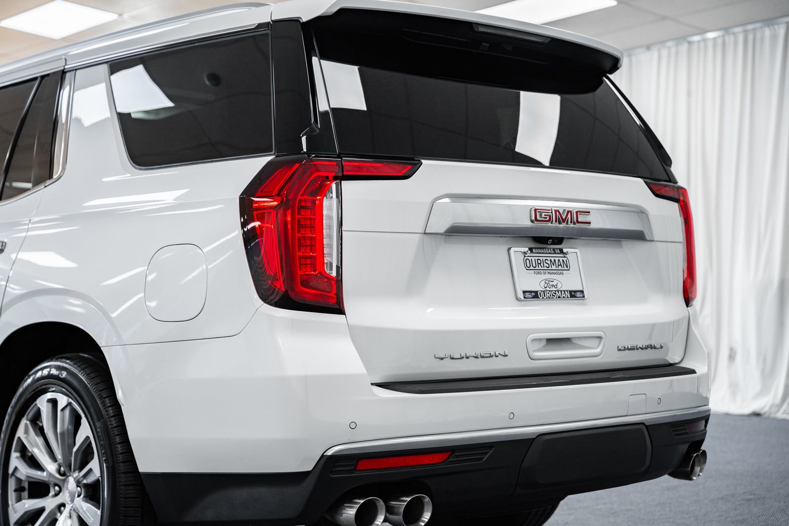 Used 2022 GMC Yukon Denali w/ Denali Premium Package AWD/4WD image 6