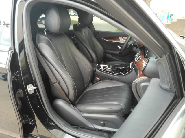 Used 2017 Mercedes-Benz E 300 4MATIC image 24