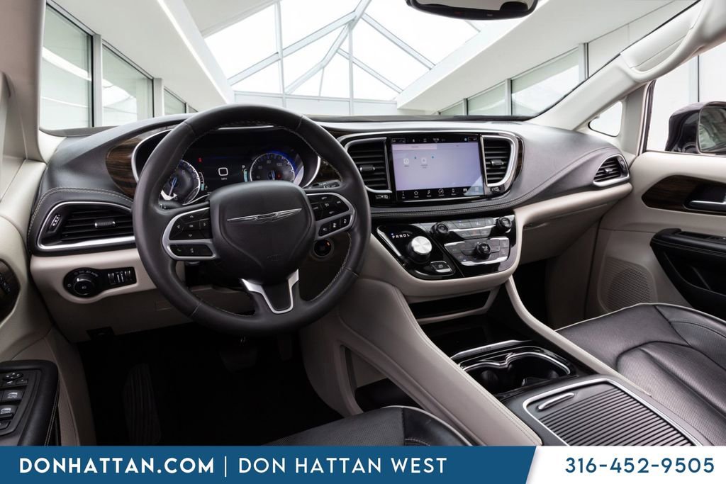 Used 2023 Chrysler Pacifica Limited FWD image 18