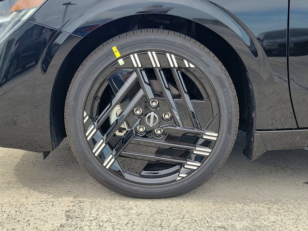 New 2026 Nissan Sentra SR w/ Floor Mat Package FWD image 4