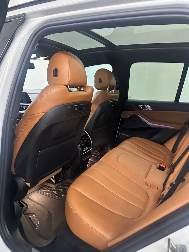 Used 2021 BMW X5 xDrive40i w/ M Sport Package AWD/4WD image 25