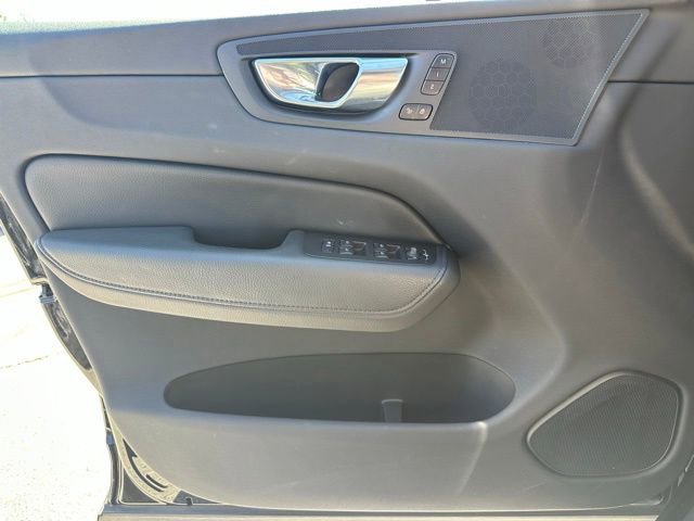 Used 2021 Volvo XC60 T5 Momentum AWD/4WD image 28