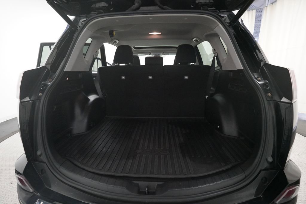 Used 2018 Toyota RAV4 XLE AWD/4WD image 10