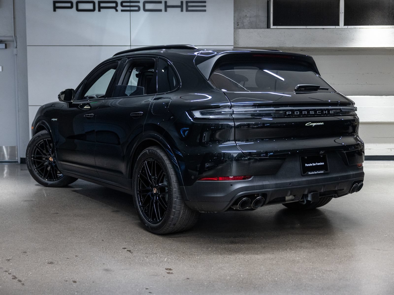 Certified 2026 Porsche Cayenne E-Hybrid AWD/4WD image 3